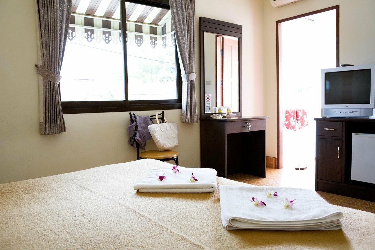Hotel Anan House Phuket Esterno foto